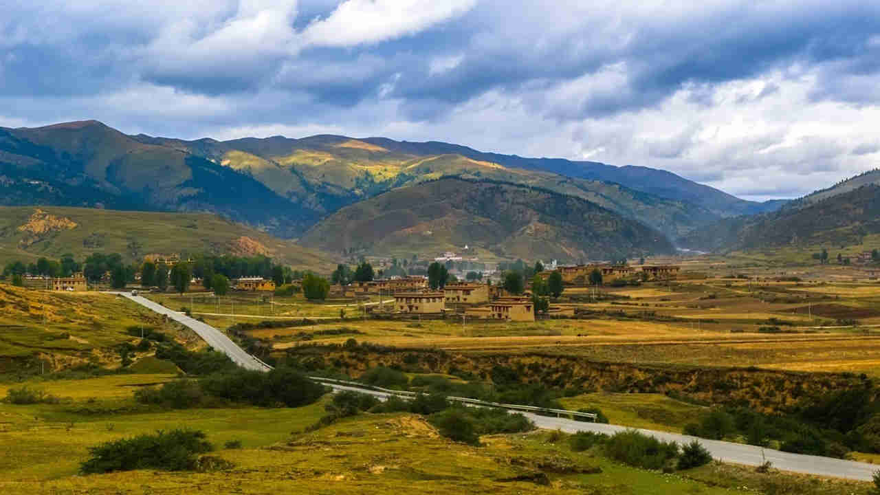 四川结伴之旅带您深度了解甘孜理塘县的美丽风景